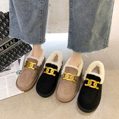 Aktuális női cipő fém csattal és pehellyel