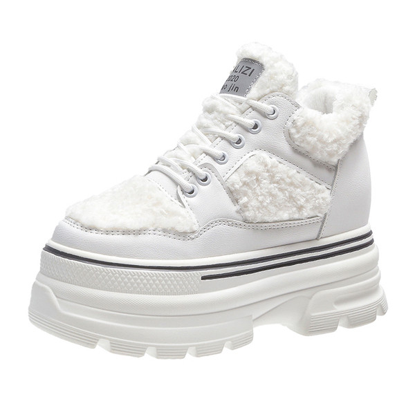 Női cipő magas talppal és pehellyel