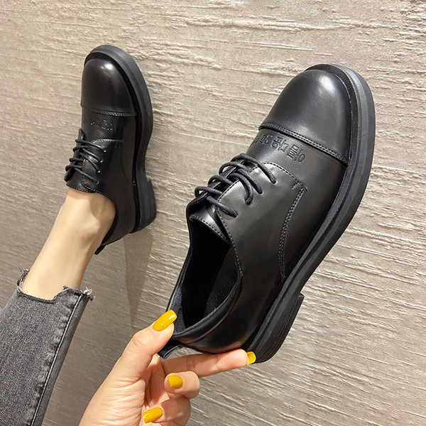 Eko bőrből készült alkalmi női cipő fekete színben