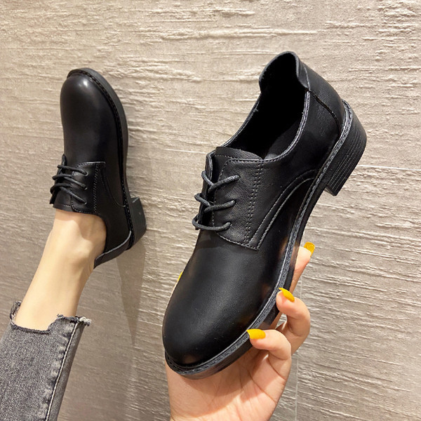 Női cipők új modellje ökobőrből - fekete színű