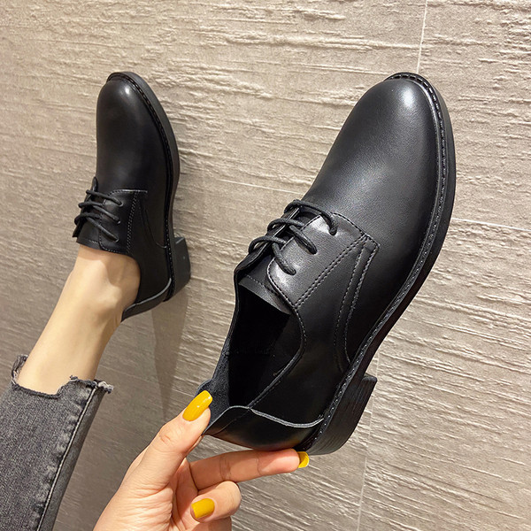 Női cipők új modellje ökobőrből - fekete színű