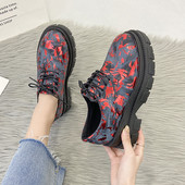 Aktuális női alkalmi cipő durva talppal és mintával