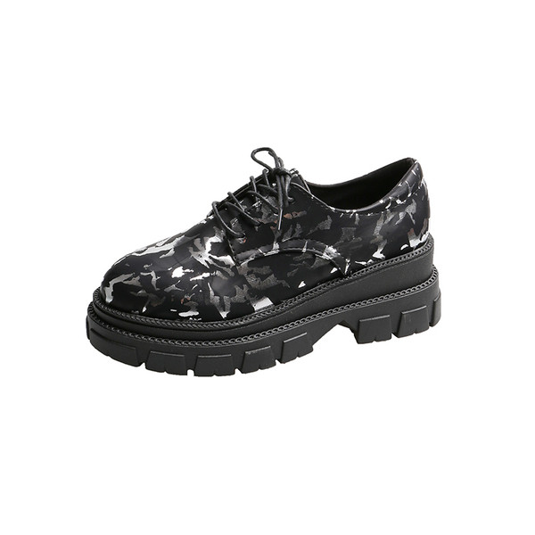 Aktuális női alkalmi cipő durva talppal és mintával