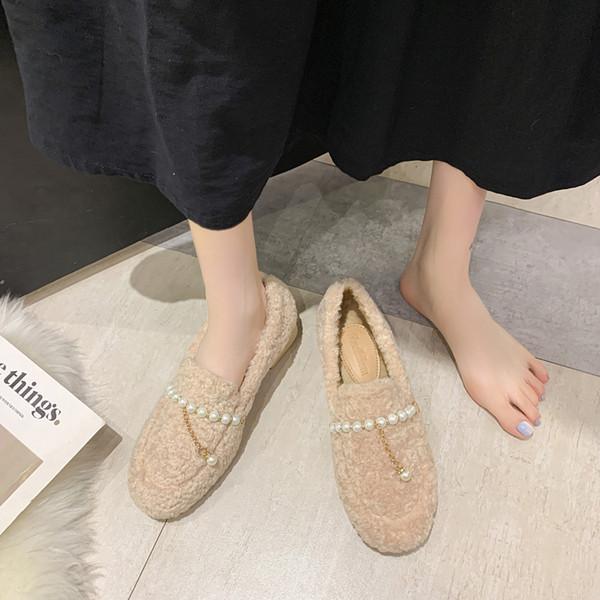 Női pehelycipő gyöngyökkel