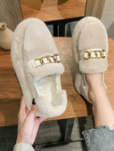 Γυναικεία παπούτσια με επίπεδη σόλα και μεταλλική αλυσίδα