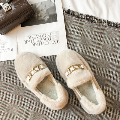 Γυναικεία παπούτσια με επίπεδη σόλα και μεταλλική αλυσίδα