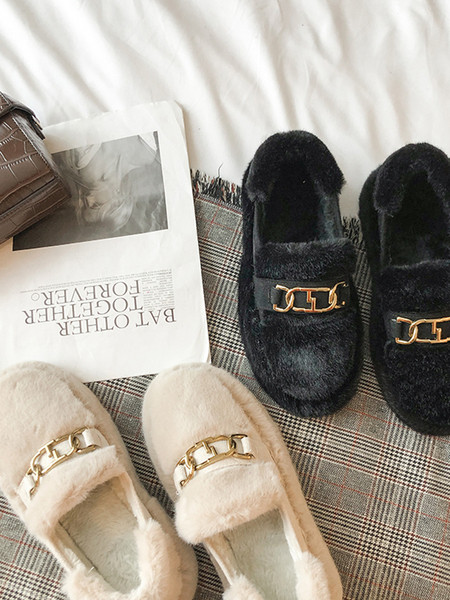 Γυναικεία παπούτσια με επίπεδη σόλα και μεταλλική αλυσίδα