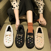 Női pehelycipő kövekkel