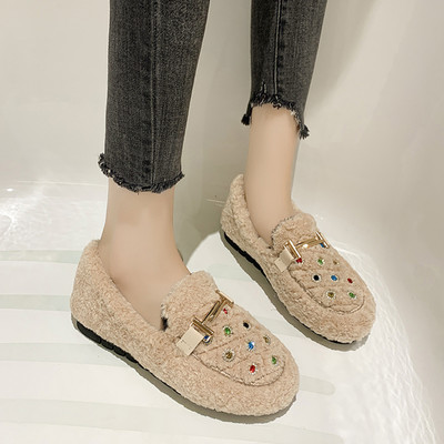 Női pehelycipő kövekkel