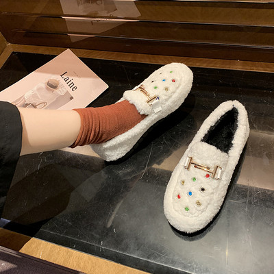 Női pehelycipő kövekkel