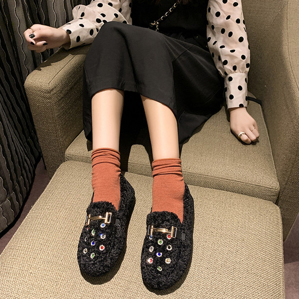 Női pehelycipő kövekkel