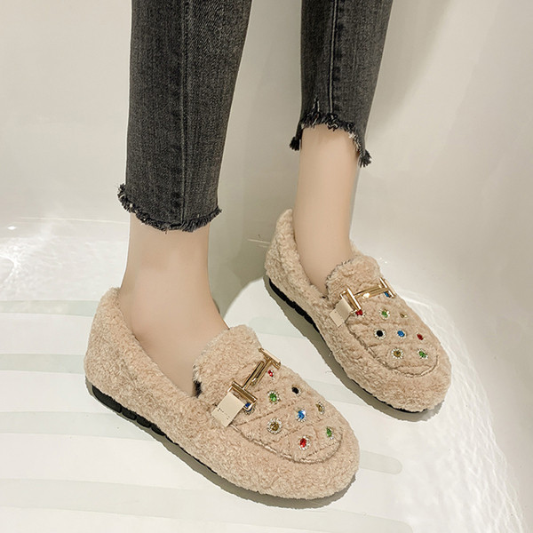 Női pehelycipő kövekkel