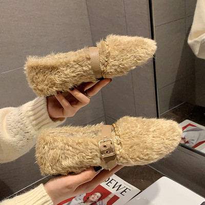 Alkalmi női pehelycipő csattal és fémlánccal