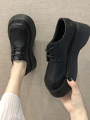 Aktuális női fűzős cipők többféle modellben