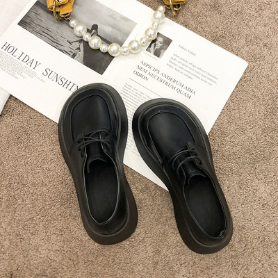 Aktuális női fűzős cipők többféle modellben