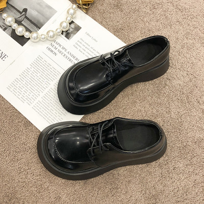 Aktuális női fűzős cipők többféle modellben