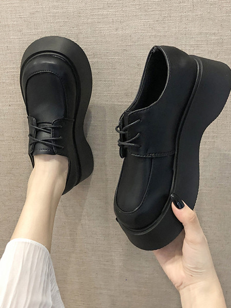 Aktuális női fűzős cipők többféle modellben