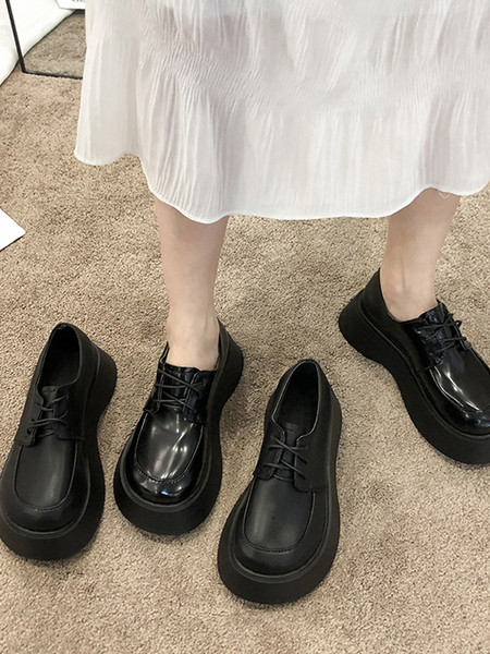 Aktuális női fűzős cipők többféle modellben