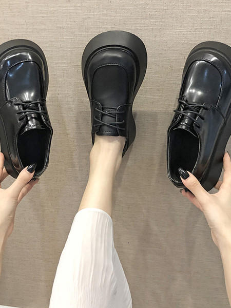 Aktuális női fűzős cipők többféle modellben