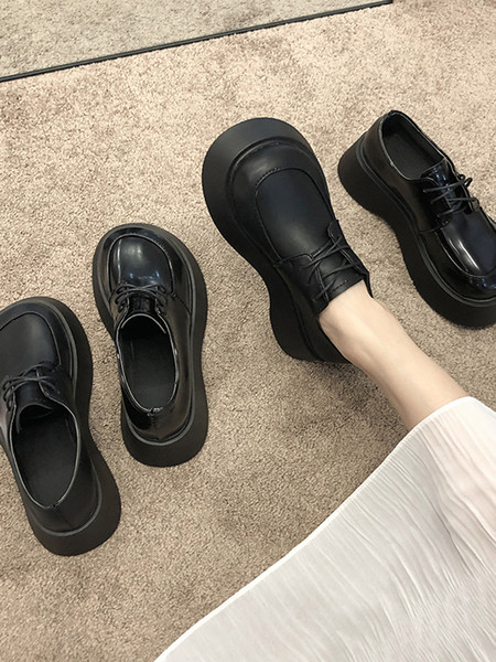 Aktuális női fűzős cipők többféle modellben