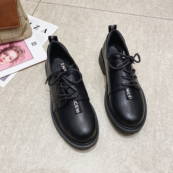 Öko bőrből készült, fűzős női cipő új modellje