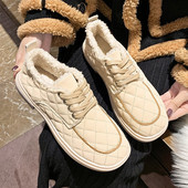 Alkalmi női bőrcipő fűzővel és meleg béléssel