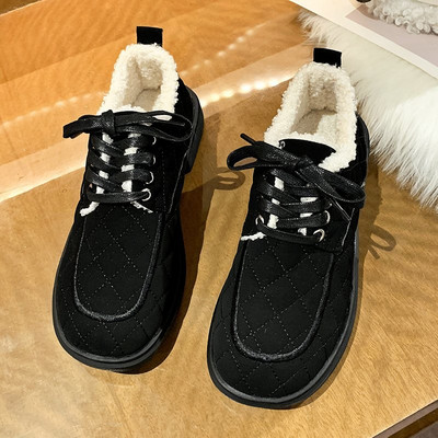 Alkalmi női bőrcipő fűzővel és meleg béléssel