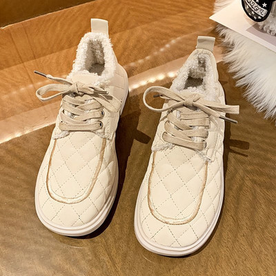 Alkalmi női bőrcipő fűzővel és meleg béléssel