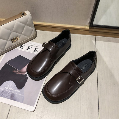 Női alkalmi cipő eko bőrből, csattal