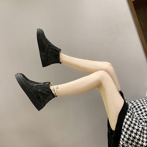 Női bőrcipő meleg béléssel, két színben