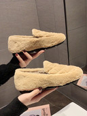 Γυναικεία μονόχρωμα χνουδωτά παπούτσια