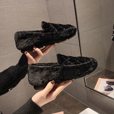 Γυναικεία μονόχρωμα χνουδωτά παπούτσια