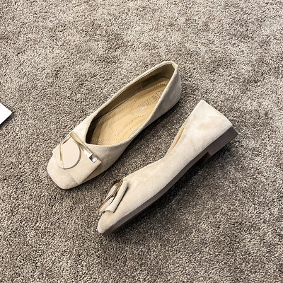 Női alkalmi cipő lapos talppal és díszítéssel