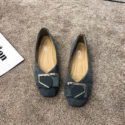 Női alkalmi cipő lapos talppal és díszítéssel