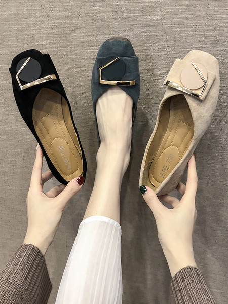 Női alkalmi cipő lapos talppal és díszítéssel