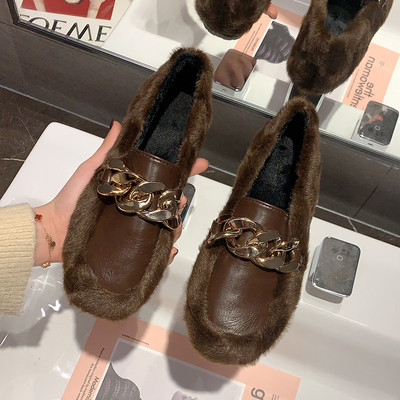 Alkalmi női pehelycipő fémlánccal