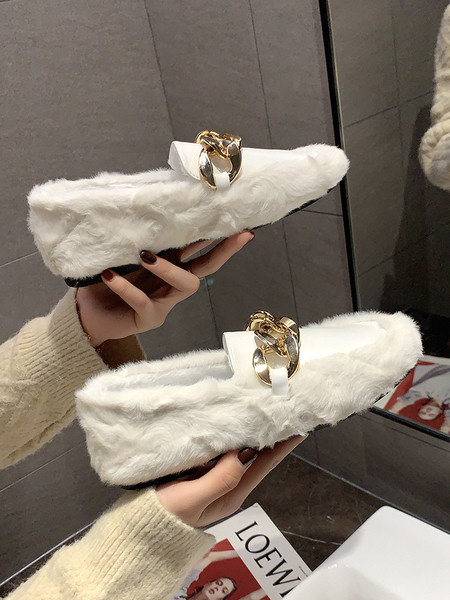 Alkalmi női pehelycipő fémlánccal