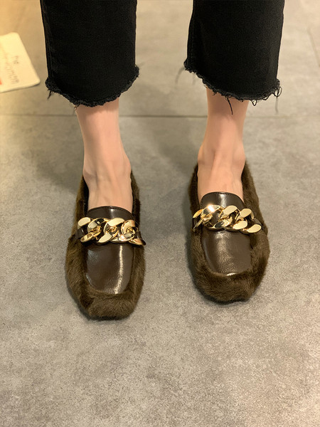 Alkalmi női pehelycipő fémlánccal