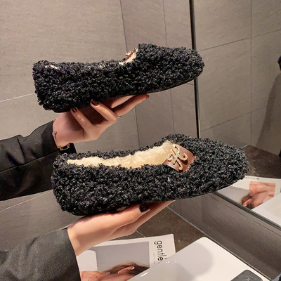 Alkalmi cipő lapos talppal és fém elemmel