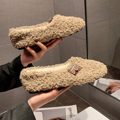 Alkalmi cipő lapos talppal és fém elemmel