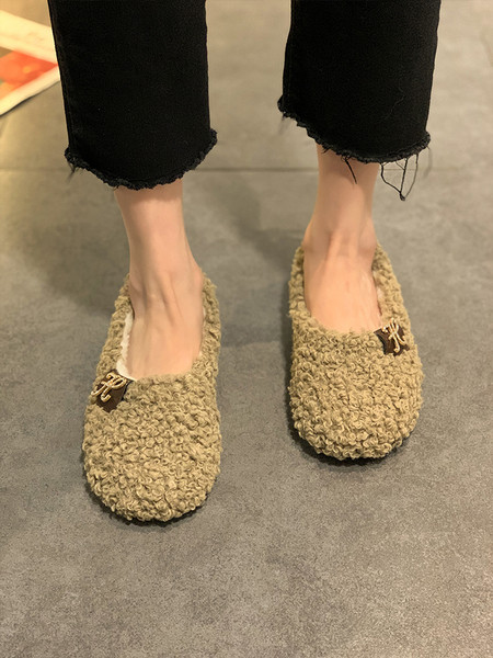 Alkalmi cipő lapos talppal és fém elemmel