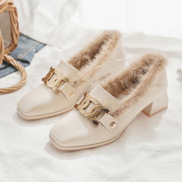 Női alkalmi cipő meleg béléssel és sarokkal