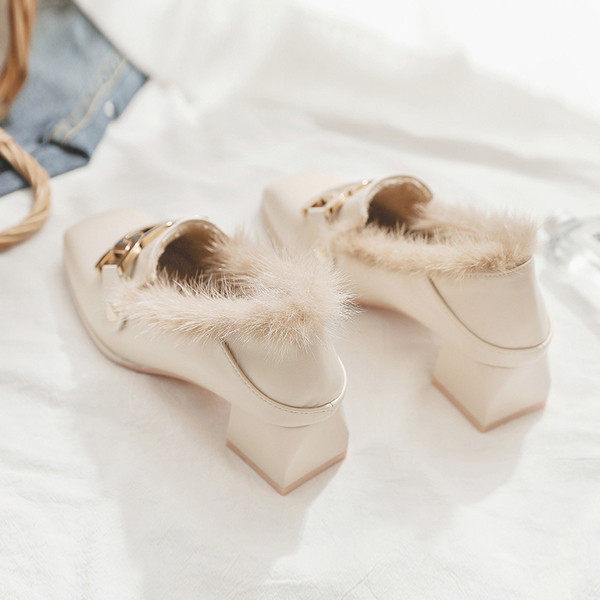 Női alkalmi cipő meleg béléssel és sarokkal