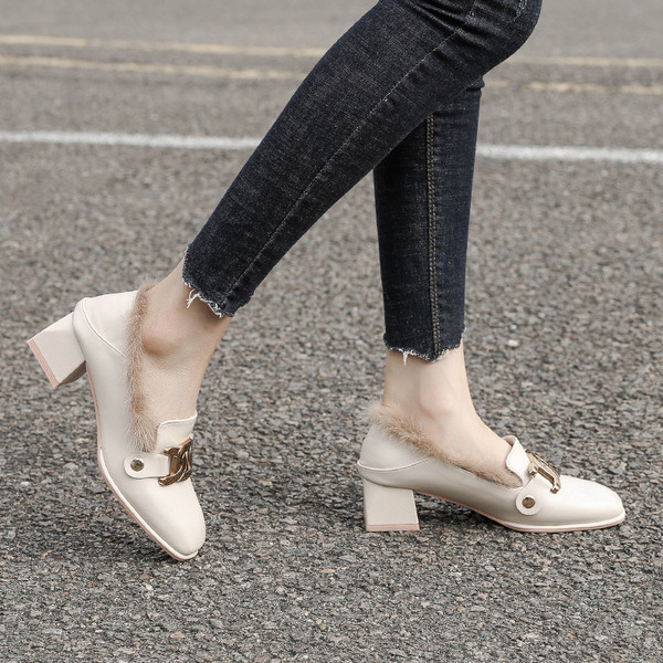 Női alkalmi cipő meleg béléssel és sarokkal