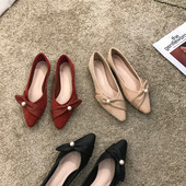 Gyönggyel kihegyezett női alkalmi cipő modell