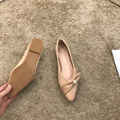 Gyönggyel kihegyezett női alkalmi cipő modell