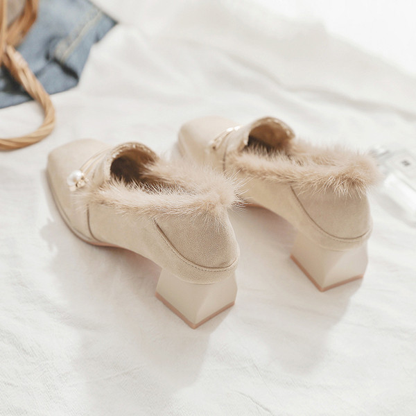 Új modell női alkalmi cipő gyöngyökkel és sarokkal