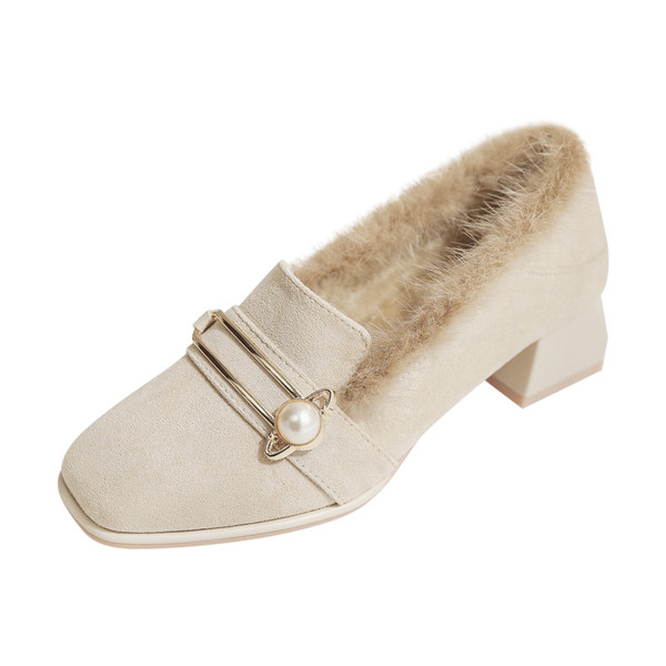 Új modell női alkalmi cipő gyöngyökkel és sarokkal