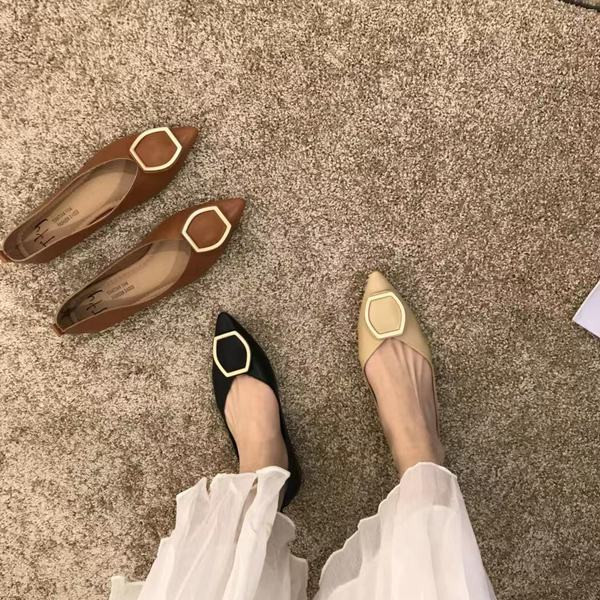 Öko bőrből készült női cipő új modellje - hegyes modell