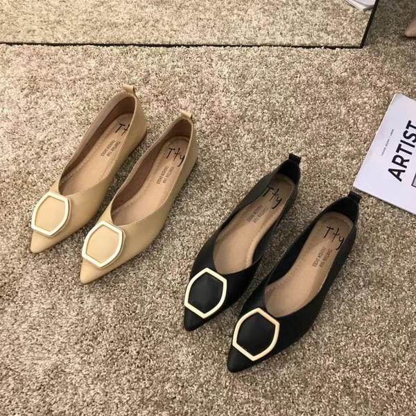 Öko bőrből készült női cipő új modellje - hegyes modell